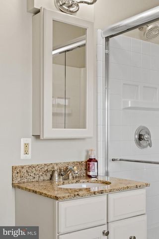 1 BLUE JAY DR, Newark, DE 19713