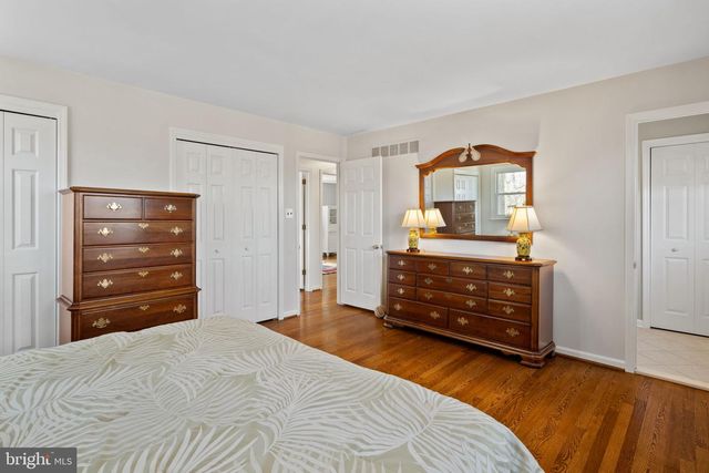 1 BLUE JAY DR, Newark, DE 19713