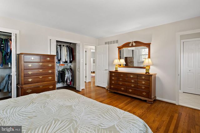 1 BLUE JAY DR, Newark, DE 19713