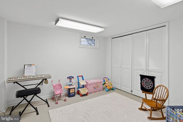 1 BLUE JAY DR, Newark, DE 19713