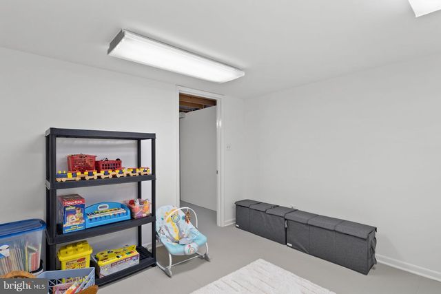 1 BLUE JAY DR, Newark, DE 19713