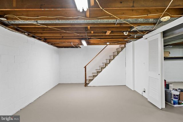 1 BLUE JAY DR, Newark, DE 19713