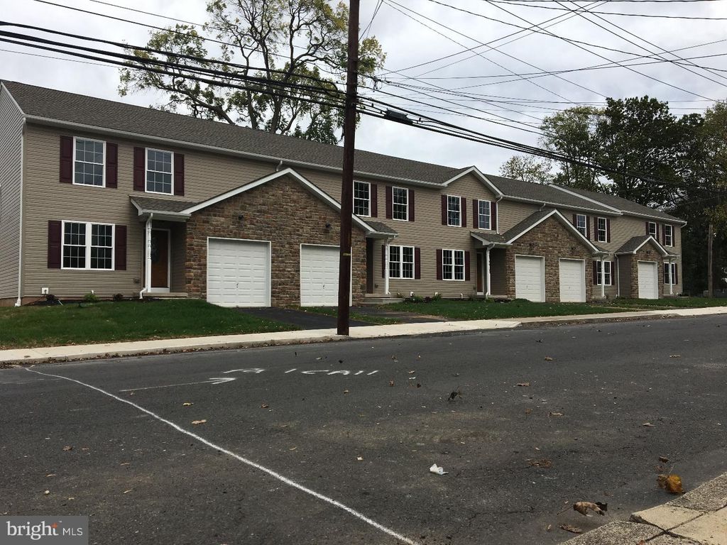 1015 JUNIPER ST, QUAKERTOWN, PA 18951 — exterior