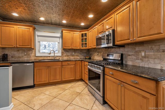 30 York Street, Malverne, NY 11565