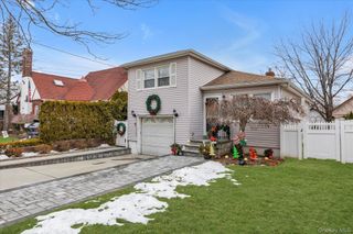 30 York Street, Malverne, NY 11565