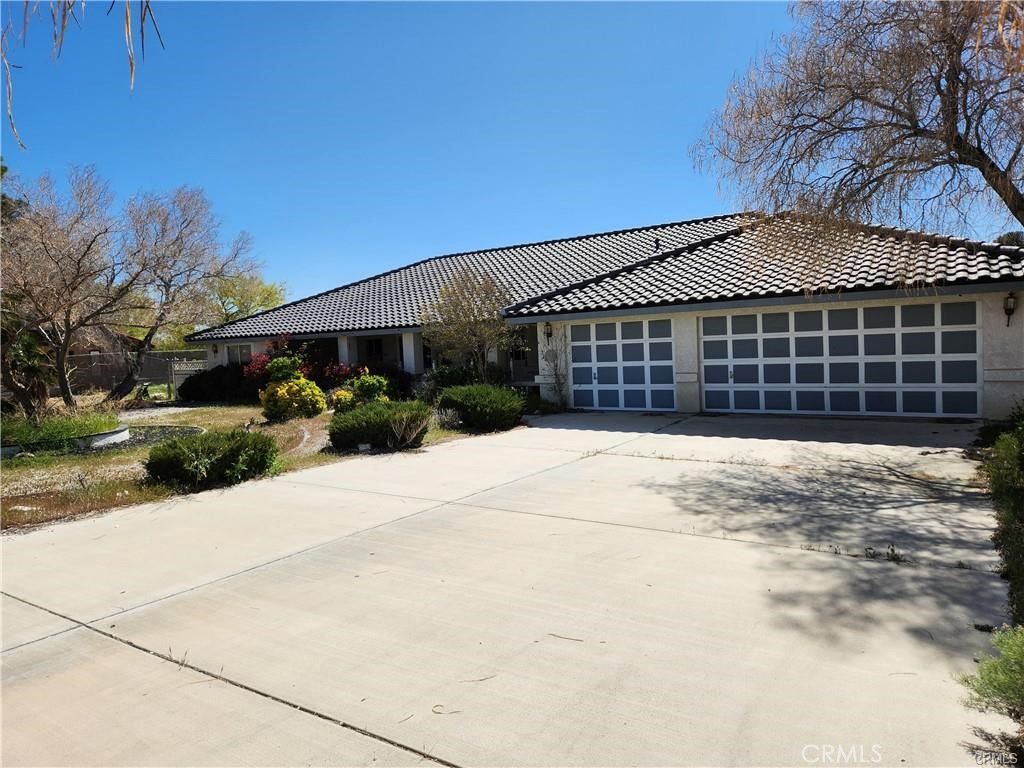 Image 1 of property listing at 19345 Oneida Road, Apple Valley, CA 92307