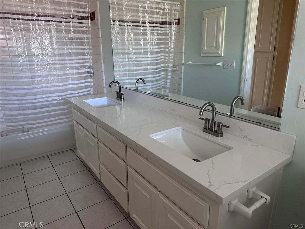 Image 17 of property listing at 19345 Oneida Road, Apple Valley, CA 92307