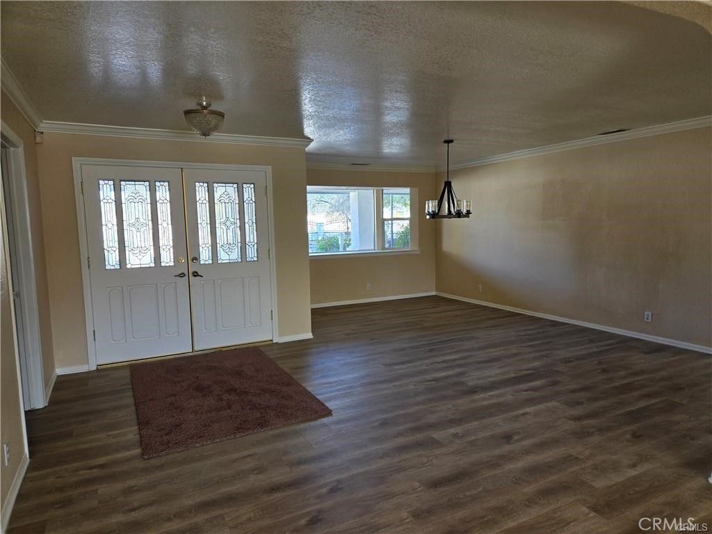Image 4 of property listing at 19345 Oneida Road, Apple Valley, CA 92307