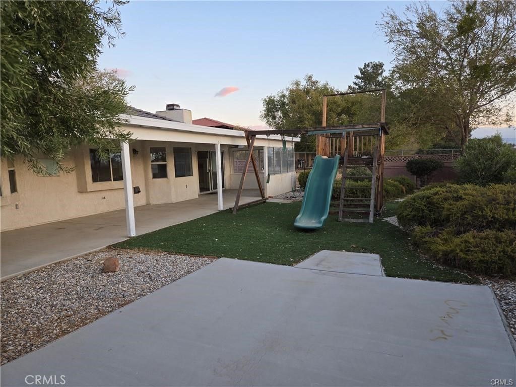 Image 7 of property listing at 19345 Oneida Road, Apple Valley, CA 92307