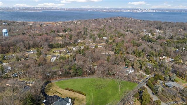 36 Cow Neck Road, Sands Point, NY 11050