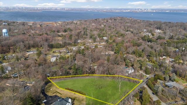 36 Cow Neck Road, Sands Point, NY 11050