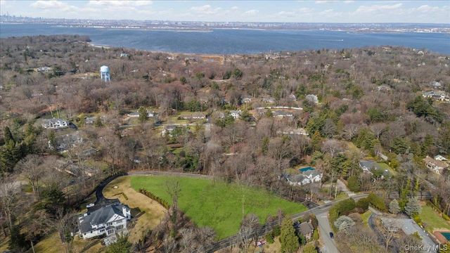 36 Cow Neck Road, Sands Point, NY 11050