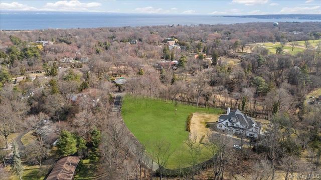 36 Cow Neck Road, Sands Point, NY 11050