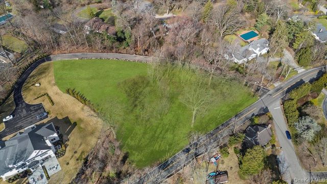 36 Cow Neck Road, Sands Point, NY 11050