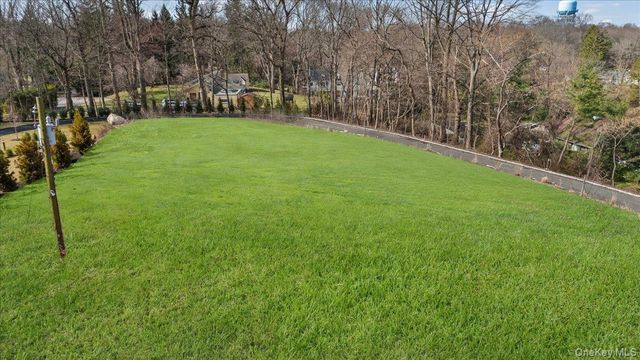 36 Cow Neck Road, Sands Point, NY 11050
