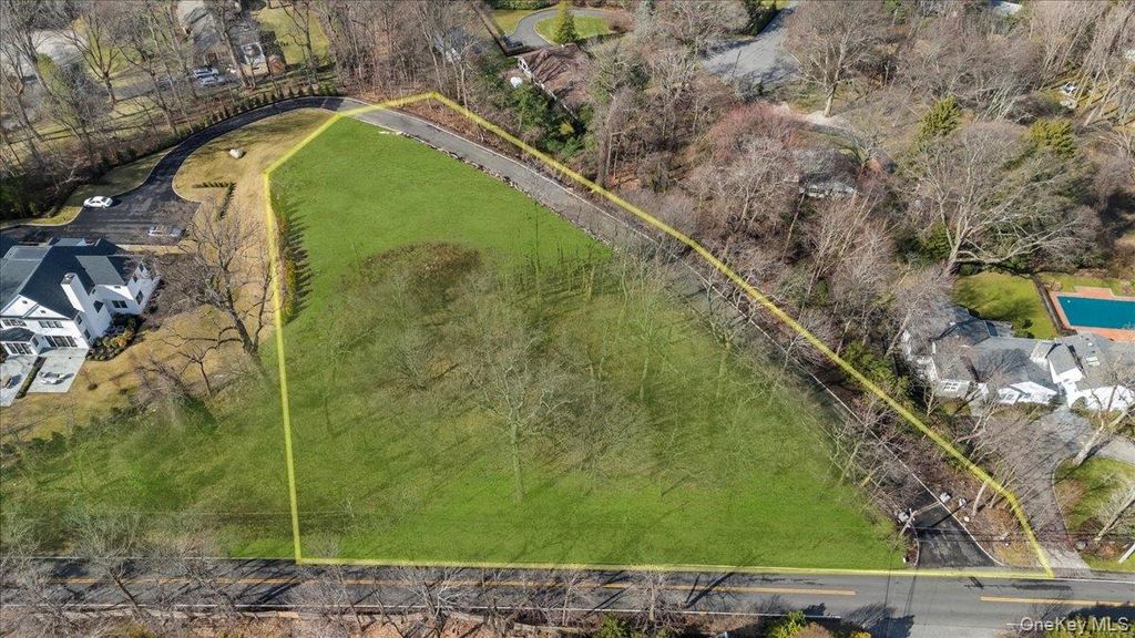 36 Cow Neck Road, Sands Point, NY 11050 — photo 2