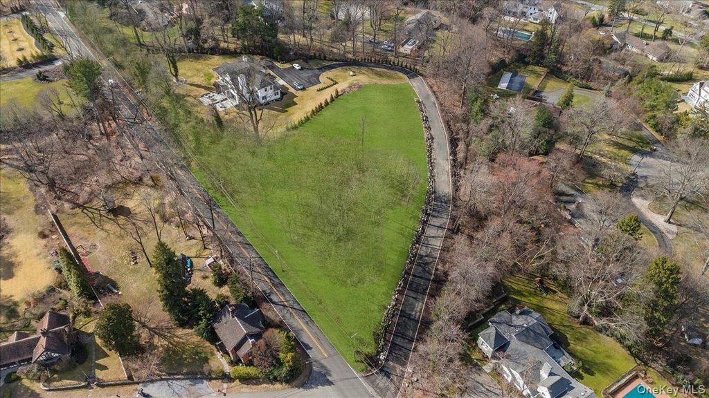36 Cow Neck Road, Sands Point, NY 11050 — photo 3