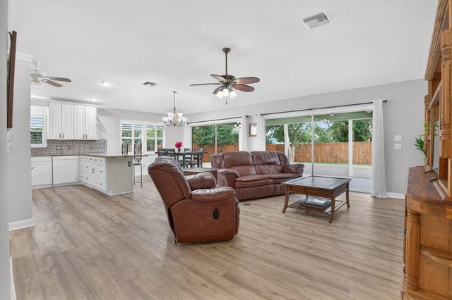 9275 SE Mercury Street, Hobe Sound, FL 33455