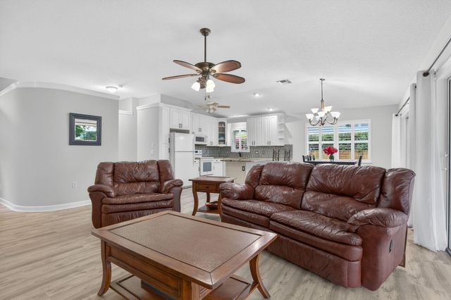 9275 SE Mercury Street, Hobe Sound, FL 33455