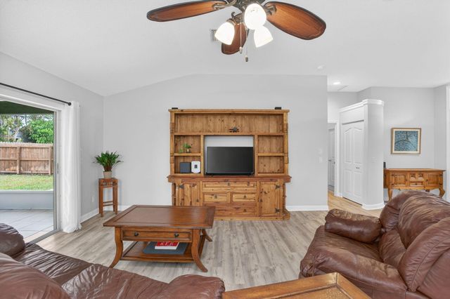 9275 SE Mercury Street, Hobe Sound, FL 33455