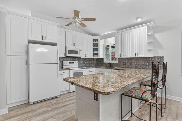 9275 SE Mercury Street, Hobe Sound, FL 33455