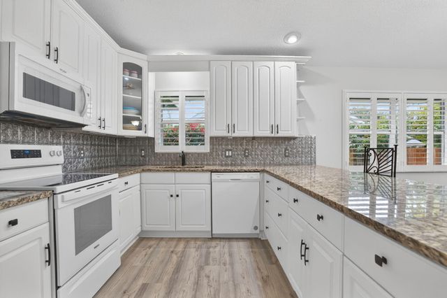 9275 SE Mercury Street, Hobe Sound, FL 33455