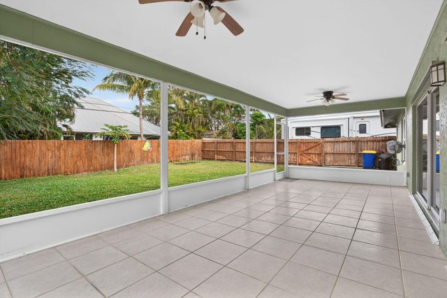 9275 SE Mercury Street, Hobe Sound, FL 33455