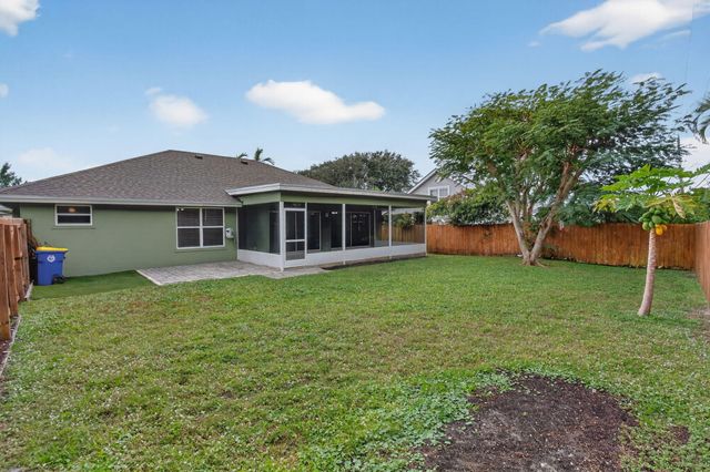 9275 SE Mercury Street, Hobe Sound, FL 33455