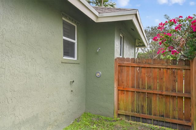 9275 SE Mercury Street, Hobe Sound, FL 33455