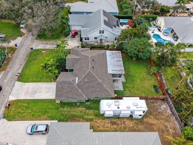 9275 SE Mercury Street, Hobe Sound, FL 33455