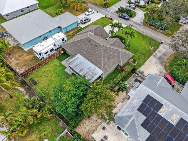 9275 SE Mercury Street, Hobe Sound, FL 33455
