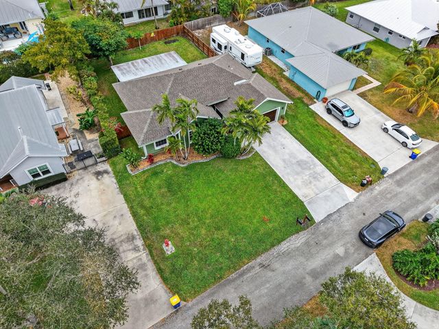 9275 SE Mercury Street, Hobe Sound, FL 33455