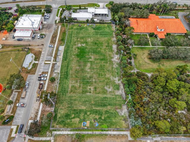 9275 SE Mercury Street, Hobe Sound, FL 33455