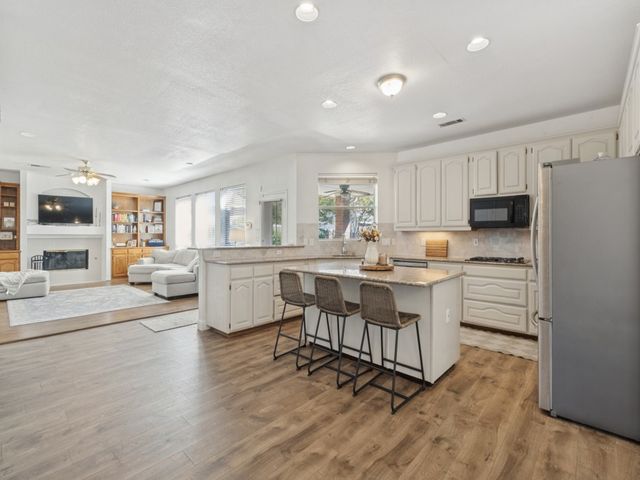 2514 Fallview Lane, Carrollton, TX 75007
