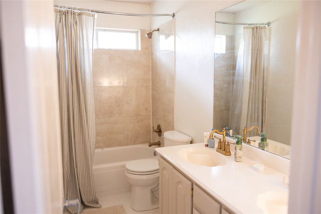 2514 Fallview Lane, Carrollton, TX 75007