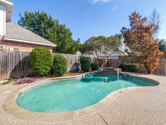 2514 Fallview Lane, Carrollton, TX 75007