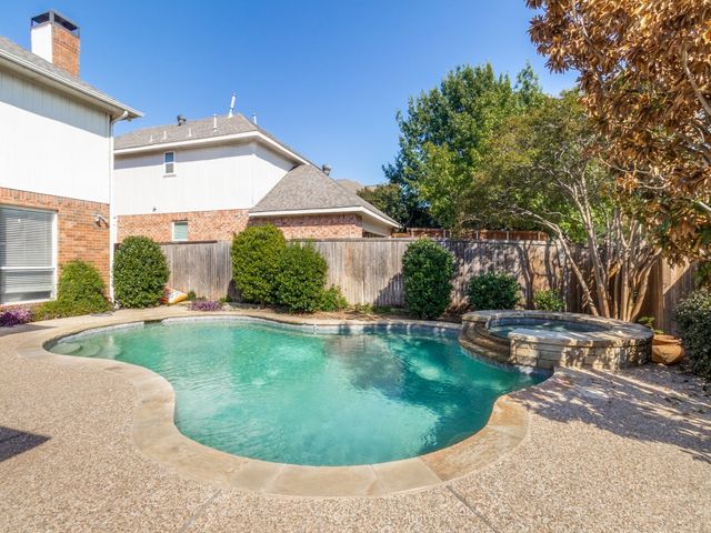 2514 Fallview Lane, Carrollton, TX 75007