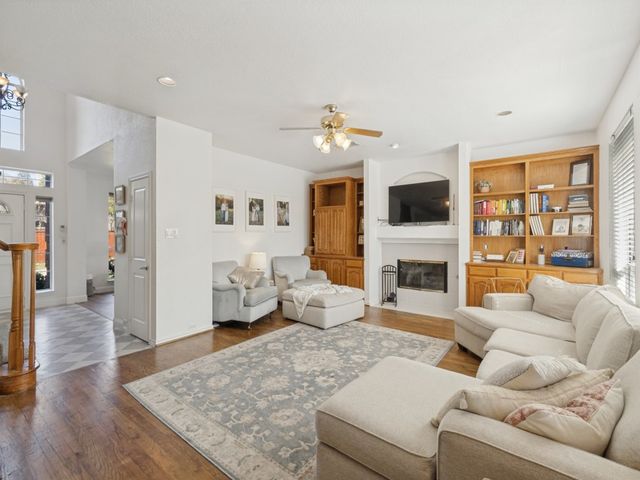 2514 Fallview Lane, Carrollton, TX 75007