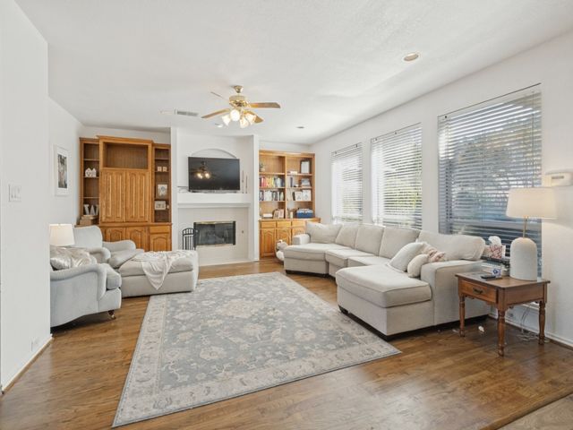 2514 Fallview Lane, Carrollton, TX 75007