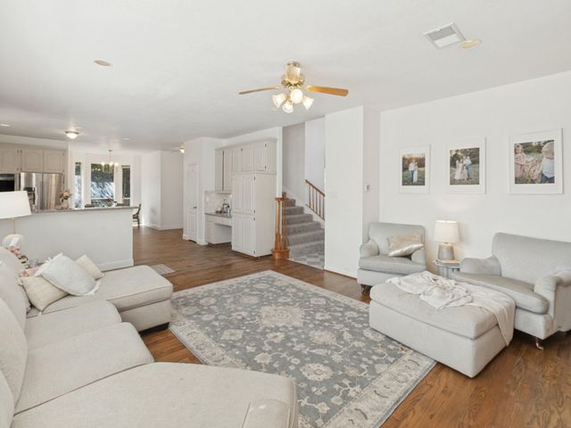 2514 Fallview Lane, Carrollton, TX 75007