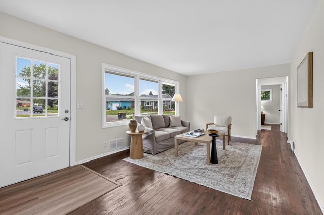 1211 Sunnyside Drive, Farmington, MN 55024
