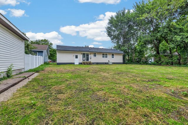 1211 Sunnyside Drive, Farmington, MN 55024
