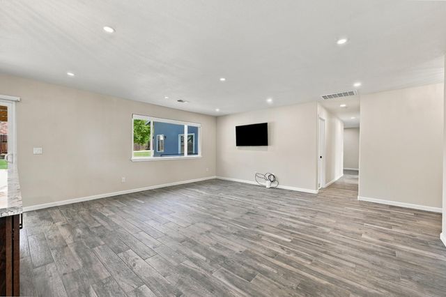 8300 Conover Dr, Citrus Heights, CA 95610