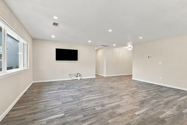 8300 Conover Dr, Citrus Heights, CA 95610