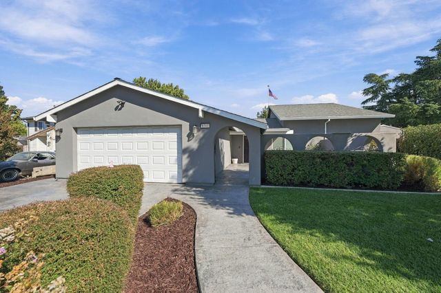 8300 Conover Dr, Citrus Heights, CA 95610