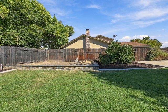 8300 Conover Dr, Citrus Heights, CA 95610