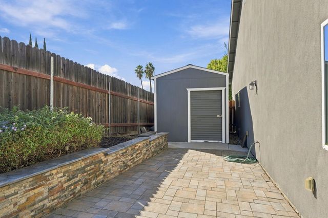 8300 Conover Dr, Citrus Heights, CA 95610
