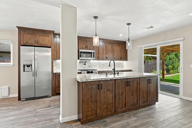 8300 Conover Dr, Citrus Heights, CA 95610