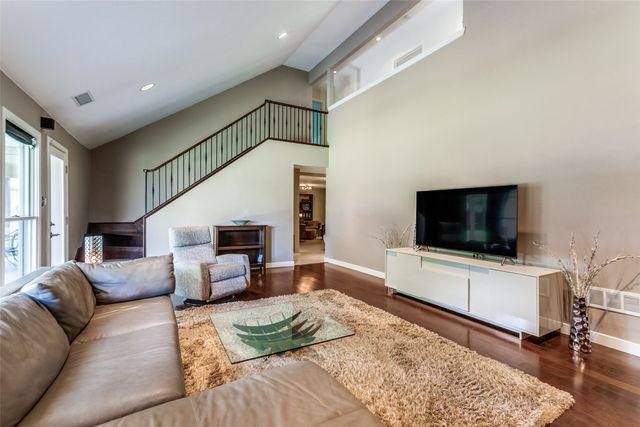 237 Woodcrest Drive, Richardson, TX 75080