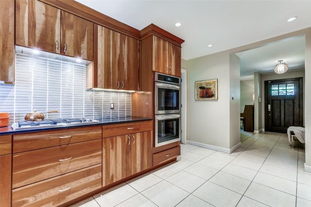 237 Woodcrest Drive, Richardson, TX 75080